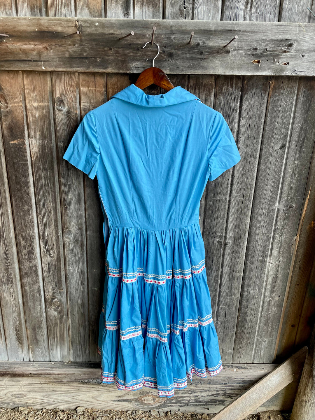 square dance dress Vintage Dress: A Stylish Outfit Check is finished off with the satin matching ribbon to show off the pinwheel design 7680 Two piece Square Dance