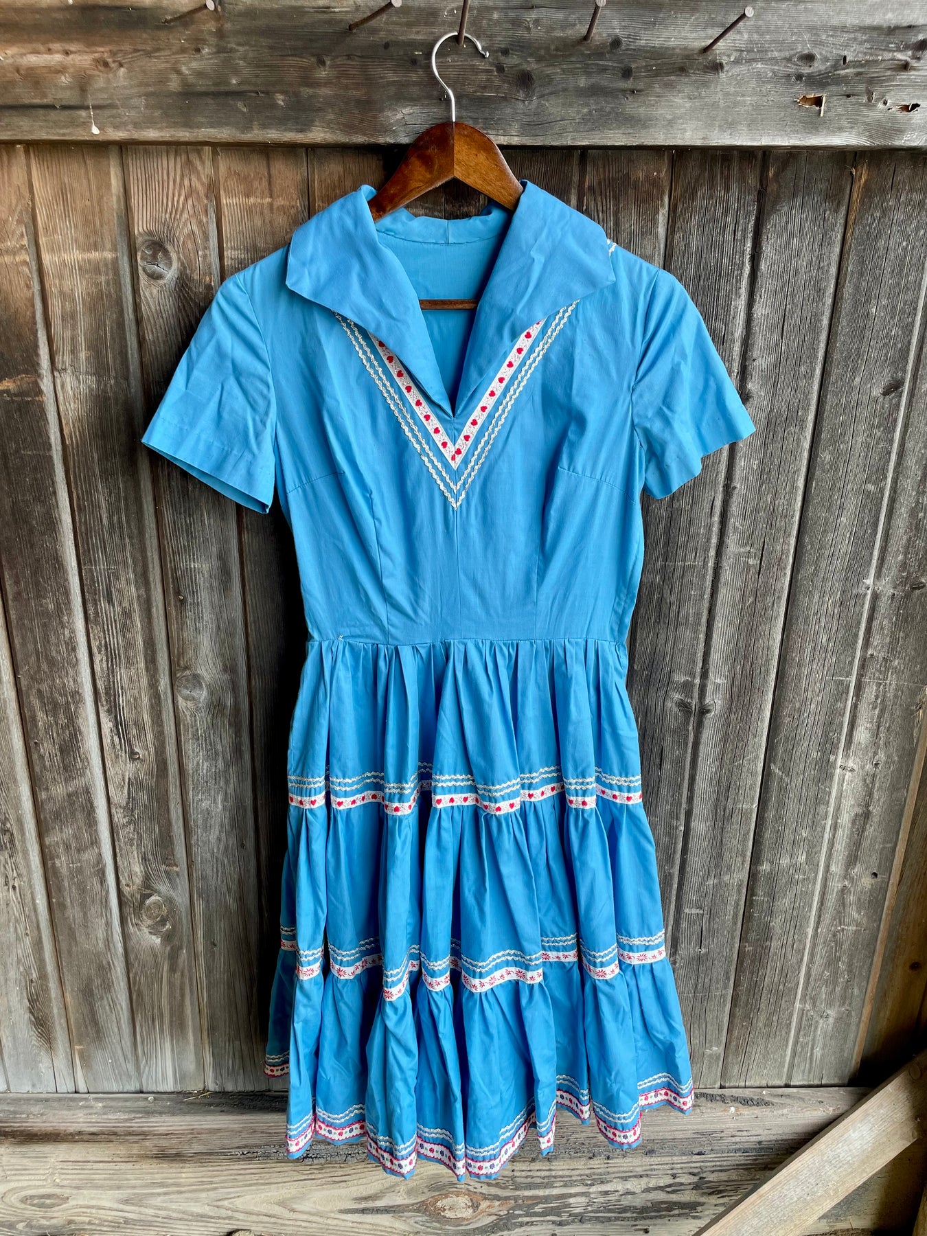 dancing dress DENCTORAM Mexican Traditional Folklorico Dance Dresses Cinco De Mayo Costumes Senorita Dress for Women : Clothing, Shoes & Jewelry This set includes an embroidered Hezi skirt and a chest Jessica Flamenco Dance Dress